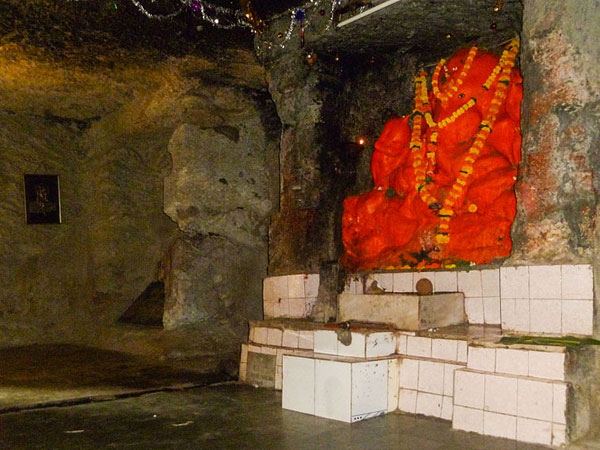 ముంబైలోని జోగేశ్వరీ దేవి గుహాలయం