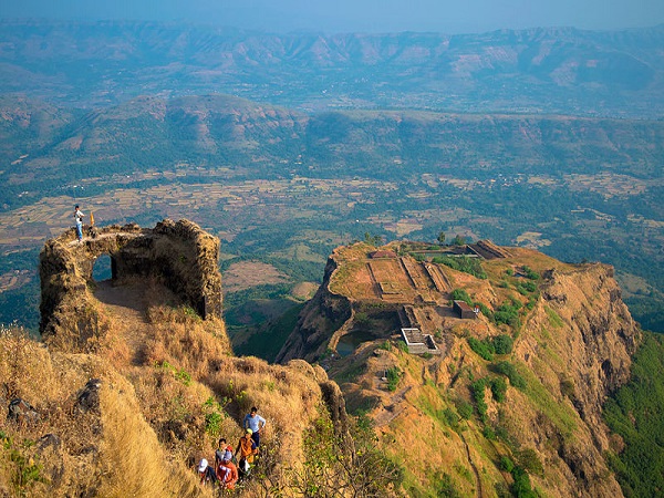 రాజ్ ఘడ్ గిరి దుర్గం