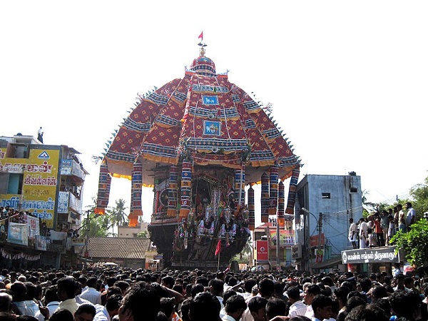 గర్భగుడిలో