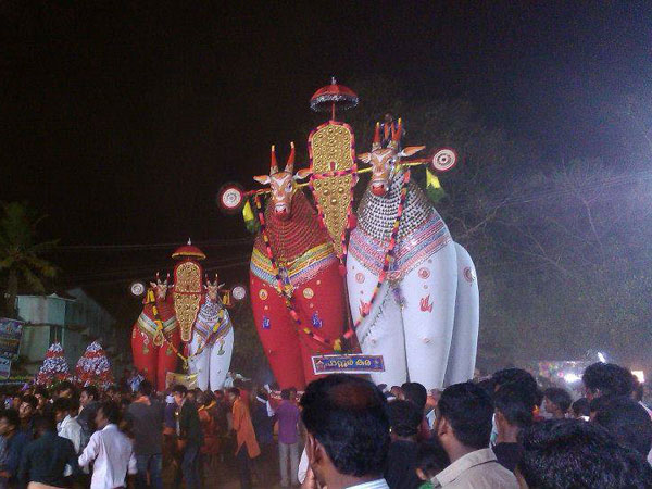 ఎద్దుల బొమ్మలను