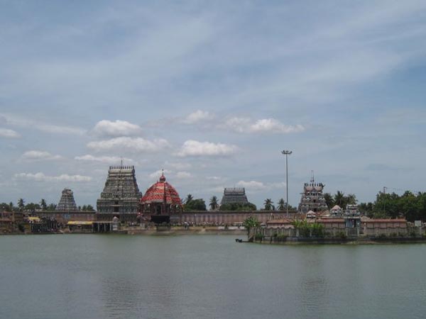 అగడ్తలో