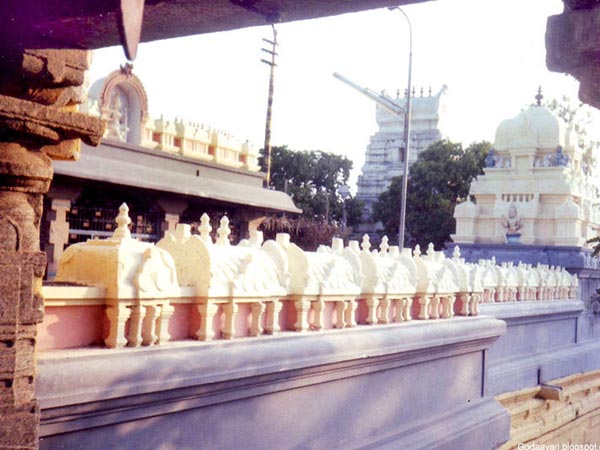 మొదటి ప్రకారంలో