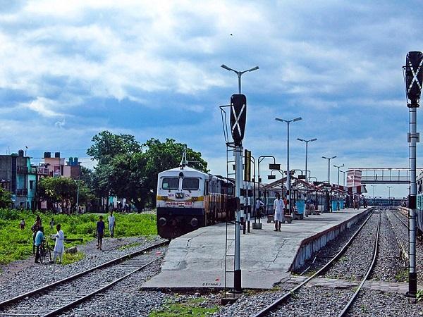 ఒక చేతితో ఒక రాత్రిలో కట్టిన శివాలయం