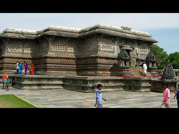 బేలూరులో వైష్ణవాలయం
