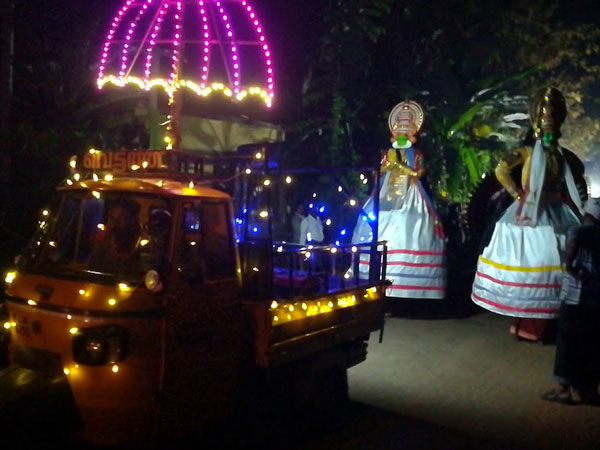 ఎవరికి తోచిన రీతిలో వారు