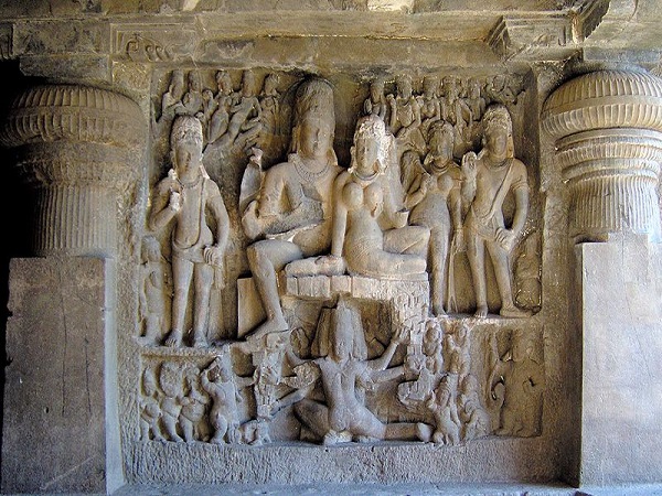 పది తలలు ఉండటంతో