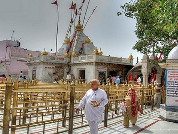 నైనా దేవి దేవాలయం