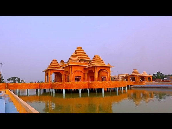 వాల్మీకి మహర్షి ఆశ్రయం కల్పిస్తాడు