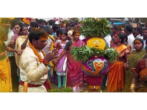 బల్కంపేట ఎల్లమ్మ దేవాలయం
