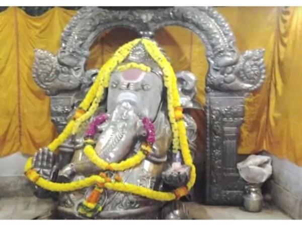 బిక్కవోలు లక్ష్మీ గణపతి ఆలయం