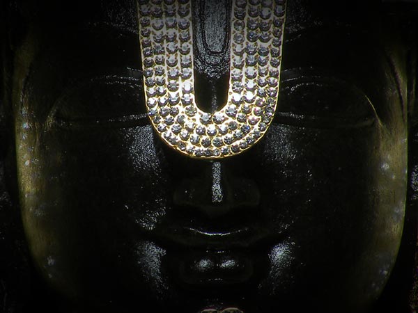 వేంకటేశ్వరుడి బంగారు ఆభరణాలు