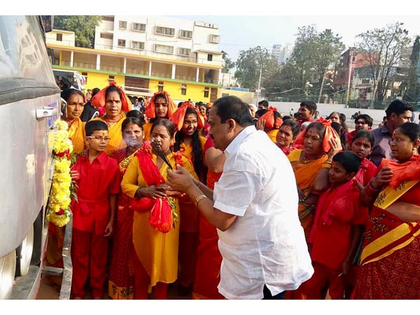 మరువత్తూర్ లో ఉన్న అరుల్మిగు ఆదిపరాశక్తి పీఠం