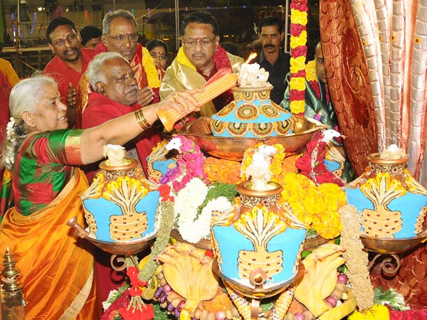 మరువత్తూర్ లో ఉన్న అరుల్మిగు ఆదిపరాశక్తి పీఠం