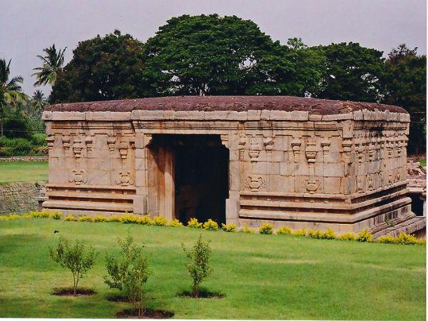 ప్రసన్న విరూపాక్ష దేవాలయం, హంపి