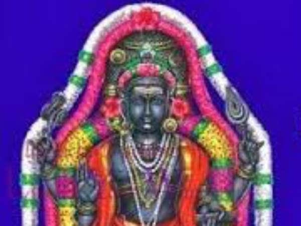 నాలుగు భుజాలతో