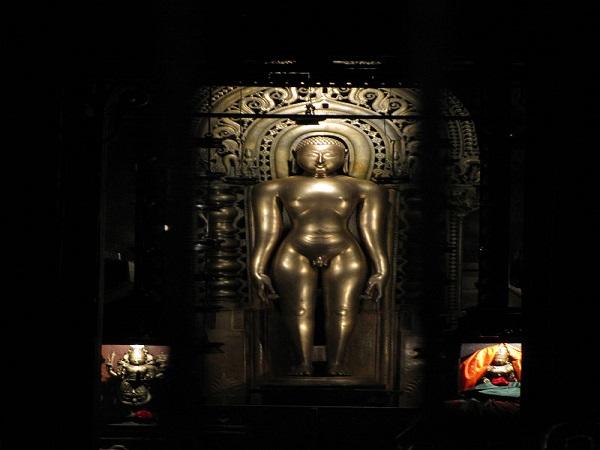 సావిర కంబద బసది, మూడబిదిరి