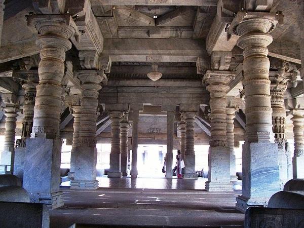 సావిర కంబద బసది, మూడబిదిరి