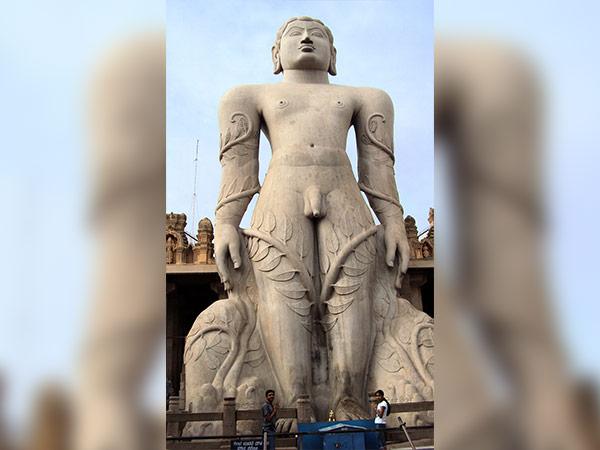 శ్రావణబెళగోళ, గోమఠేశ్వర విగ్రహం