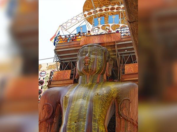 శ్రావణబెళగోళ, గోమఠేశ్వర విగ్రహం