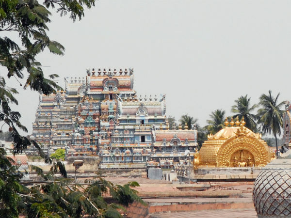 ఈ దేవాలయ గోపురంపై దేవతల