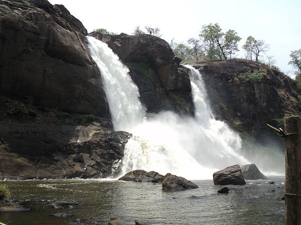 2.అథిరపల్లి ఫాల్స్: