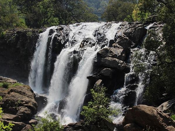 లక్కం వాటర్ ఫాల్స్: