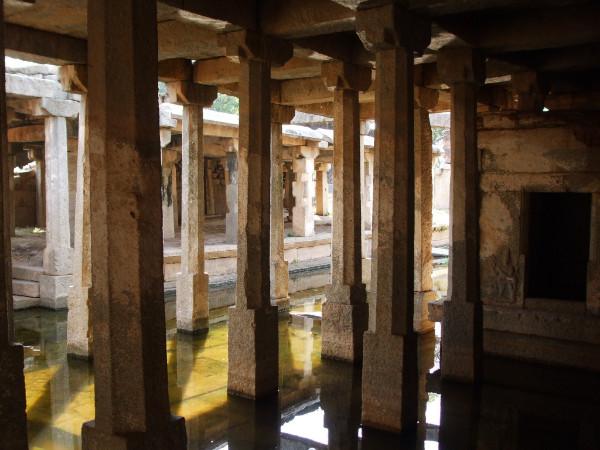 ఇక సభామంటపంలోనికి అడుగిడితే...