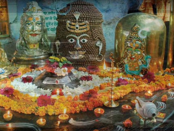 ఇక్కడ శివలింగముకు చేసే విశేష అలంకరణలు