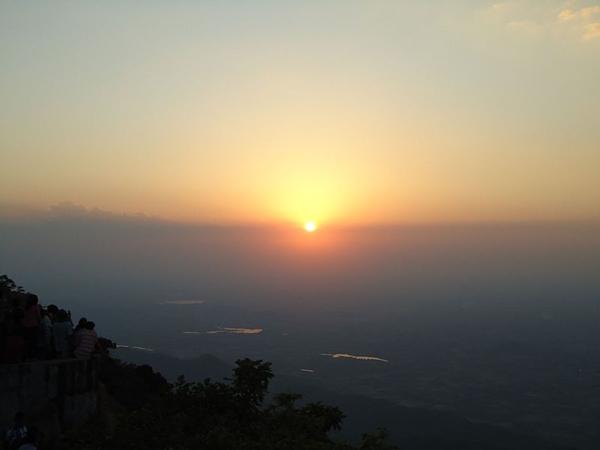 చాలా మంది పర్యాటకలు