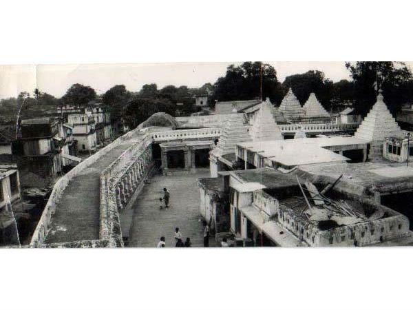 ఈ ఆలయంలో కొలువై ఉన్న శ్రీ రాజరాజేశ్వర స్వామి