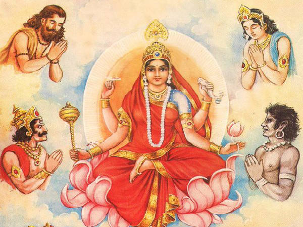 ఈమె కుడివైపున ఒకచేతిలో