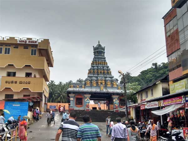 3.కద్రి మంజునాథ్ ఆలయం: