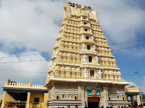 1. చాముండేశ్వరి ఆలయం :