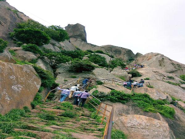 గుహలోపల శివుడు