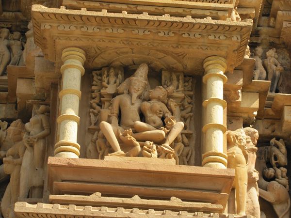 జత్తులో కనివిని ఎరుగని శిల్పకళ
