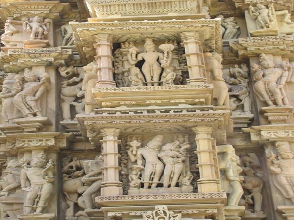 దేవుళ్లు, అప్సరసలు, యుద్ధవీరులు