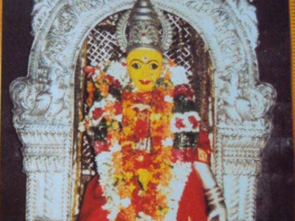 బాల చాముండేశ్వరిని అత్యంత భక్తిశ్రద్దలతో పూజిస్తారు