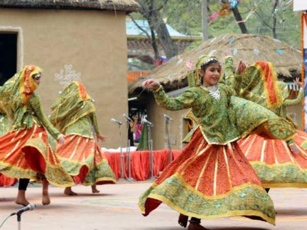 ఈ పండుగ సమయంలో అలరించే సంప్రదాయ నృత్యాలు,