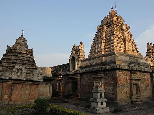 ఆ ఆలయంలో అనేక శాసనాలున్నాయి