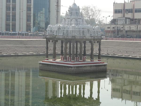 ఎలా వెళ్ళాలి: