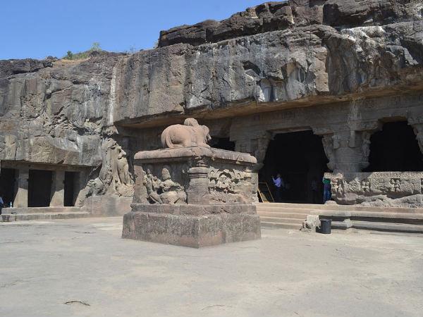 సభాప్రాంగణం లోపల అజంతాలో