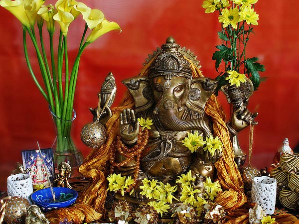 అలా వెలసిన గణపయ్యకు ప్రతి రోజూ ఉదయం