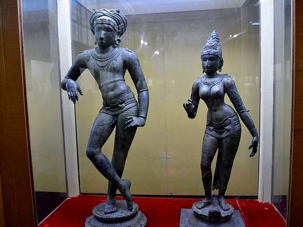 ఆర్ట్ గ్యాలరీ :