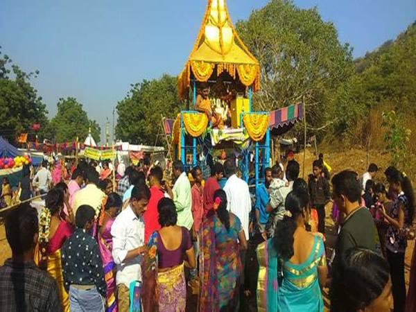 ప్రతి సంవత్సరం మహా శివరాత్రితో మొదలయ్యే ఈ జాతర పెద్దపట్నం