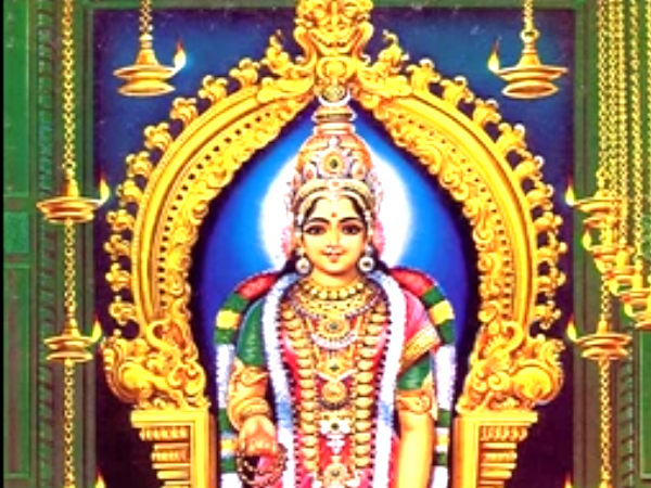 గర్భగుడిలోని అమ్మవారి వజ్రపు ముక్కుపుడక దేదీప్యమానంగా