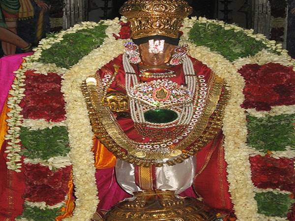 ఇక్కడ అమ్మవారిని, స్వామివార్లను తులసి దళాలతో పుష్పహారాలతోనూ సేవిస్తే