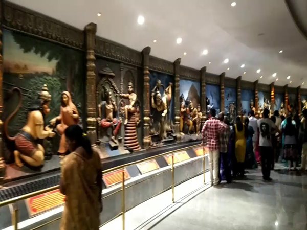 శ్రీరామ కథను వివరించే 72 బొమ్మల రూపంలో చిత్రాలు