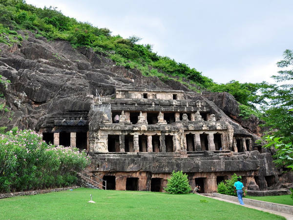 ఉండవల్లి గుహలు