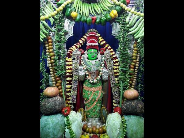 అన్నీ తెలుసుకున్న కుసుమశ్రేష్టి అగ్నిప్రవేశానికి