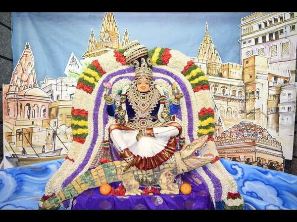 అంబిక తన విశ్వరూపాన్ని చూపింది